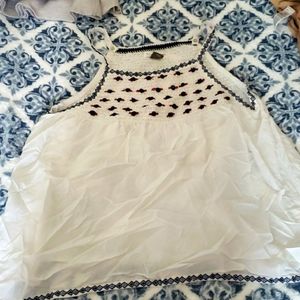 Embroidered White flowy Anthro Tank w Rosettes